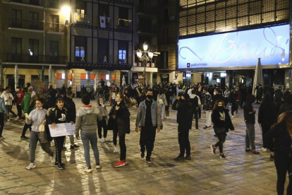 Protesta a Reus per les mesures de la covid-19