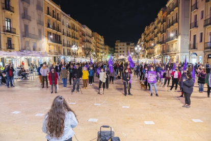 Concentración contra la violencia machista en la paça de la Font en Tarragona.