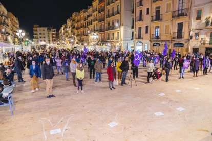 Concentración contra la violencia machista en la paça de la Font en Tarragona.