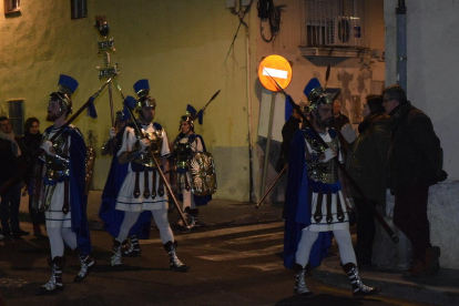 Els armats i els tres passos del Gremi de Marejants han recorregut pels carrers del Serrallo després del viacrucis