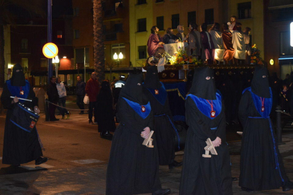 Els armats i els tres passos del Gremi de Marejants han recorregut pels carrers del Serrallo després del viacrucis