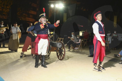 El Carro dels Romanços i el Canó de les Festes van escampar ahir la seva sàtira en un format estàtic