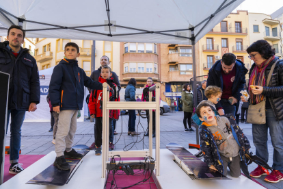 La plaça Corsini ha acollir el dissabte 18 la Festa de la Neu, una jornada lúdica, organitzada per Diari Més i Tac 12 amb la col·laboració del Patronat de Turisme de Lleida-Ara Lleida i Ferrocarrils de la Generalitat de Catalunya. L'esdeveniment ha presentat les novetats de les estacions d'esquí del Pirineu lleidatà per a la temporada 2020.