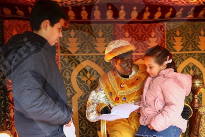 Los pajes reales recogen las cartas de los niños en Vila-seca
