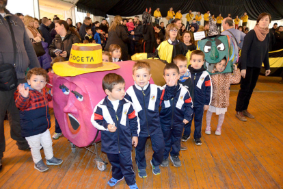 Trobada de nans, cap-grossos i gegantons a Vila-seca dins la festa major de Sant Antoni.