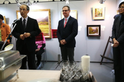 L'artista resident a Alcover va exposar, del 8 al 13 de desembre, més d'una quarantena d'obres a la ciutat de Mibu