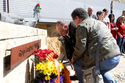 Ofrena floral al cementiri de Tarragona en homenatge a les víctimes de la repressió franquista.