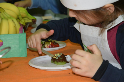 Aquest divendres 17, de les 17h a les 19h, a l'interior de l'edifici del Mercat Central, s'ha celebrat el Màster Mercat Jr. Tallers de gastronomia infantil.