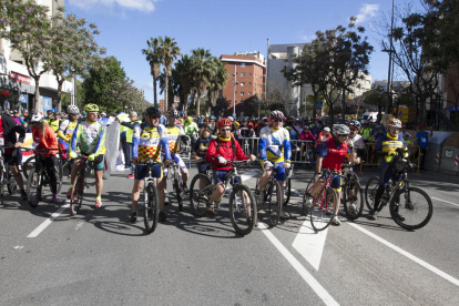 Els carrers de Tarragona s'omplen de ciclistes grans i petits