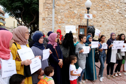La comunitat musulmana es manifesta a Torredembarra per rebutjar els atemptats