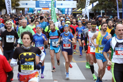 La Marató de Tarragona ha sortit des del Moll de Costa i ha comptat amb un gran nombre de corredors.