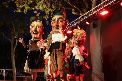 Actuació del Seguici Festiu de Reus al Santuari de Misericòrida. Actuacions estàtiques sobre un escenari a causa de la pandèmia de la covid-19