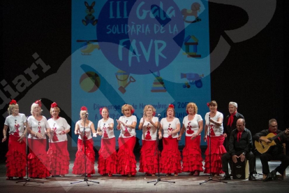 La III Gala Solidària de la FAVR omple el teatre