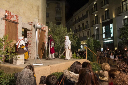 Una seixanta de petits actors i prop de quaranta dansaires de diferents escoles de Reus han tornat a donar lloc, enguany, les vuit escenes bíbliques que integren els Retaules Vivents de Nadal.