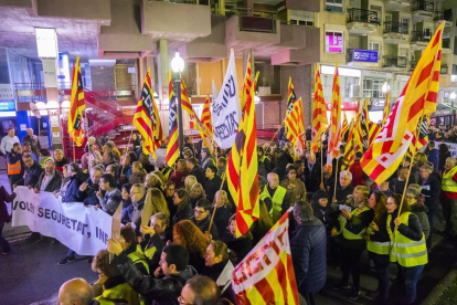 Manifestación por la seguridad en la petroquímica por las calles de Tarragona