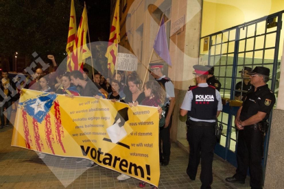 Concentració per la democracia davant l'Ajuntament de Reus