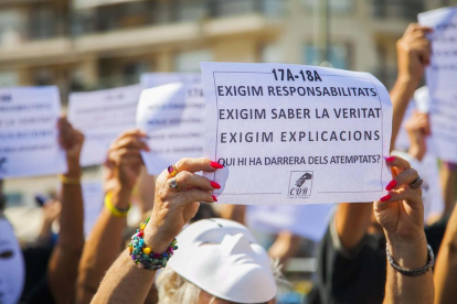 Imatges de l'homenatge a les víctimes del 18-A, en el qual hi ha assistit el President de la Generalitat, Quim Torra
