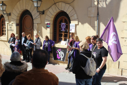 Els consistoris tarragonins llegeixen un manifest pel Dia de la Dona