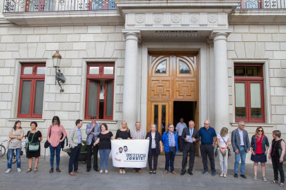 Concentracions a Ajuntaments i institucions en suport a Sànchez i Cuixart