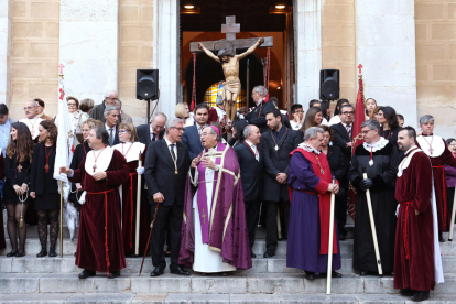 Tarragona va viure ahir dues de les activitats de la Setmana Santa que sempre han comptat amb el suport del públic, com la Processó del Dolor, que organitza la Germandat de Nostre Pare Jesús de la Passió, i el Viacrucis de la Trinitat.