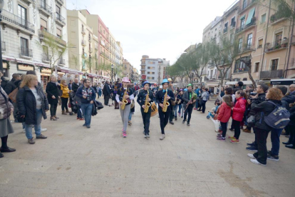 L'Home dels Nassos tanca el 2017 a Tarragona passejant des del Pla de la Seu al PArc de NAdal.