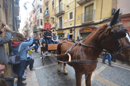 L'Home dels Nassos tanca el 2017 a Tarragona passejant des del Pla de la Seu al PArc de NAdal.