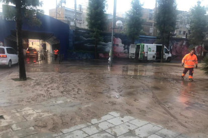 El barri del Serrallo ha despertat aquest dimecres amb els signes de l'afectació de la llevantada que aquest dimarts a la nit ha afectat el Camp de Tarragona. El Francolí baixa ple.