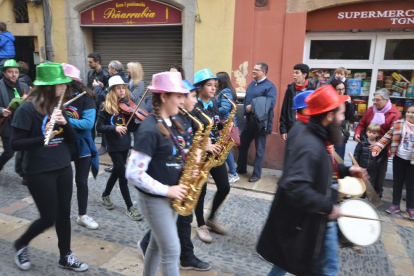 L'Home dels Nassos tanca el 2017 a Tarragona passejant des del Pla de la Seu al PArc de NAdal.