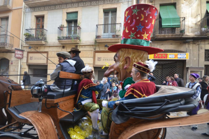 L'Home dels Nassos tanca el 2017 a Tarragona passejant des del Pla de la Seu al PArc de NAdal.