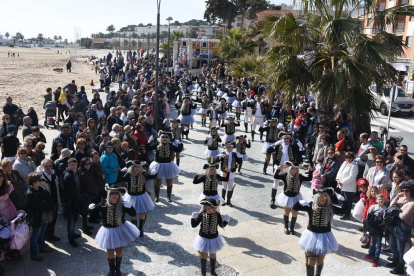 Imatges del Carnaval de Torredembarra, que ha omplert el passeig de festa.