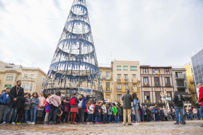 Més de 1.200 alumnes de primària han participat en aquest acte per donar la benvinguda a les festes nadalenques