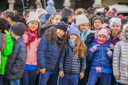 Més de 1.200 alumnes de primària han participat en aquest acte per donar la benvinguda a les festes nadalenques