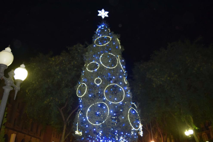 Tarragona s'il·lumina amb els llums de Nadal