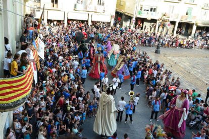 Imágenes del primer día de Fiesta Mayor de Reus, con el pregón, la tronada y la 'cercavila del masclet'