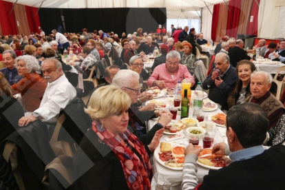 Como es tradición el homenaje a las personas mayores se celebró en el entoldado de fiesta mayor