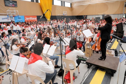 Mil joves canten per Sant Jordi a Vila-seca