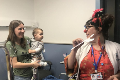 L'ONG Pallapupas treballa setmanalment a l'Hospital de Tarragona repartint somriures entre els nens i nenes ingressats