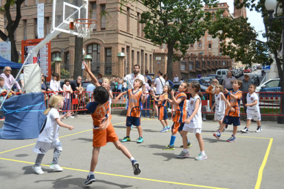 Festividad de Baloncesto organizada por la escuela de baloncesto de las Teresianas de Tarragona, que ha reunido equipos de l'Arboç, Reus, Tarragona, Tortosa y el Morell.