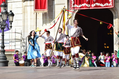 Bailes del Seguici de Tarragona en la Plaza de la Font.