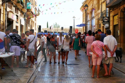 La Baixada de la Peixateria i el Cós del Bou s'han convertit en l'escenari de la IX Festa Gitana de Tarragona. La festa d'enguany coincideix amb el 28è Aniversari de l'Associació Gitana de Tarragona.