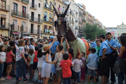 El Seguici de Tarragona camino a la procesión de Santa Tecla.