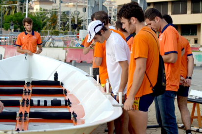 Els remers que participaran al XIII Campionat d'Espanya de Llaüt Mediterrani, que tindrà lloc a les instal·lacions del Marina Port Tarraco aquest cap de setmana, s'han estat preparant a les aigües tarragonines aquest divendres.
