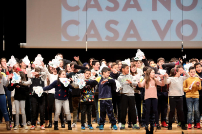 Més de 800 alumnes dels centres educatius de Tarragona han celebrat, aquest dilluns, el Dia Escolar de la No-violència i la Pau al Palau Firal i de Congressos.