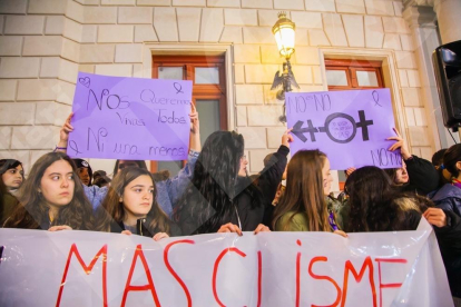 Concentració contra la violència masclista a Reus