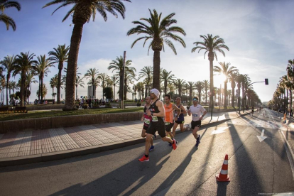 Jordi Garcia y Katherine Chaplin, vencedores del 15º Mitja Marató de Salou