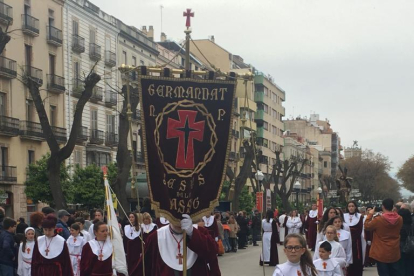 Setmana Santa a Tarragona: Recollida dels misteris fins a l'església de Natzaret.