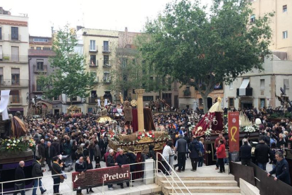 Semana santa en Tarragona: Recogida de los misterios hasta la iglesia de Nazaret.