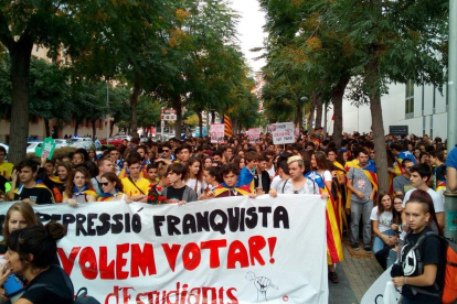 Manifestació d'estudiants a Tarragona en defensa de l'1-O