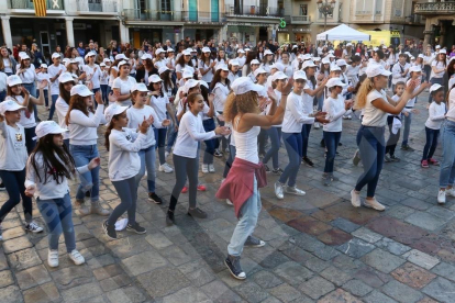 Flashmob al Mercadal de Reus per explicar com fer una reanimació cardiopulmonar