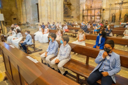 La tradicional missa del Corpus Christi on van assistir unes 300 persones, no va seguida enguany d'una processó.